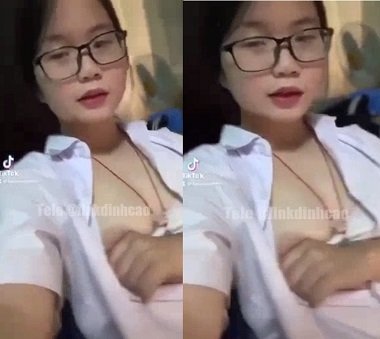 Em học sinh bướm còn non