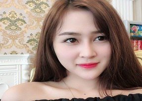 Em học sinh cưỡi ngựa trên giường cùng với bạn trai